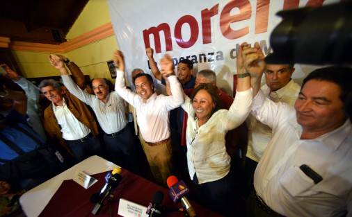 Luego de que el OPLE diera a conocer los resultados del conteo rápido, en el cual se le da a Cuitláhuac García una ventaja de entre 6.9 y 7.2% en la votación sobre Miguel Ángel Yunes Márquez, los candidatos de MORENA ofrecieron otra conferencia de prensa, para reiterar el triunfo contundente de los candidatos de la coalición Juntos Haremos Historia. 