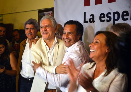 Luego de que el OPLE diera a conocer los resultados del conteo rápido, en el cual se le da a Cuitláhuac García una ventaja de entre 6.9 y 7.2% en la votación sobre Miguel Ángel Yunes Márquez, los candidatos de MORENA ofrecieron otra conferencia de prensa, para reiterar el triunfo contundente de los candidatos de la coalición Juntos Haremos Historia. 