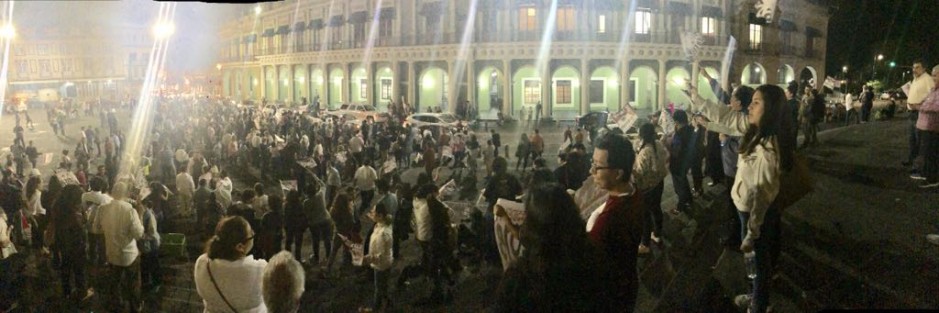 Algunos bots celebraron el triunfo de MORENA en la Plaza Lerdo. 