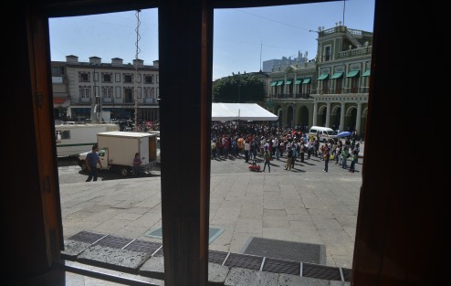 Así se vivió el partido  de México vs Brasil en la plaza Lerdo con caras largas y desánimo vieron cómo los brasileños ganaron el partido 2-0.