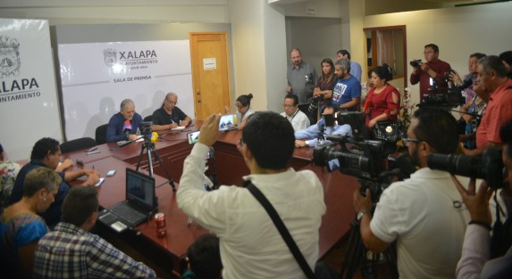 El alcalde de Xalapa, Hipólito Rodríguez, informó que esta mañana salieron las primeras personas al estado Puebla para capacirtarse como Policías.   