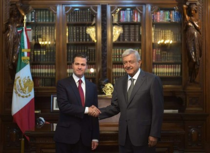 El virtual nuevo presidente de México, Andrés Manuel López Obrador, acudió a Palacio Nacional para reunirse con el Presidente Enrique Peña Nieto, y acordar los primeros pasos de la transición del Poder Ejecutivo.