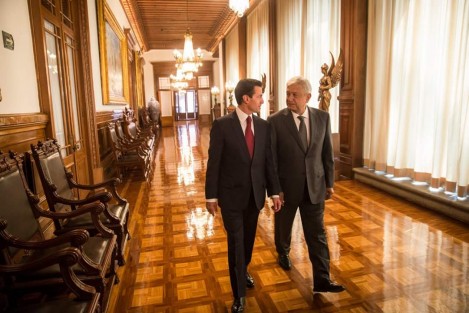 El virtual nuevo presidente de México, Andrés Manuel López Obrador, acudió a Palacio Nacional para reunirse con el Presidente Enrique Peña Nieto, y acordar los primeros pasos de la transición del Poder Ejecutivo.