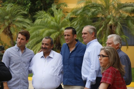Al lugar llegaron militantes panistas y de MC, así como excandidatos de la coalición, ganadores y también perdedores en el proceso electoral. 