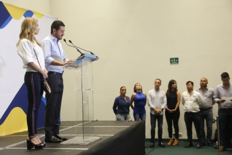 Miguel Ángel Yunes Márquez ofreció un rueda de prensa para reconocer que los resultados de elección a la gubernatura de Veracruz, no le favorecen. Deseó éxito al próximo gobernador.