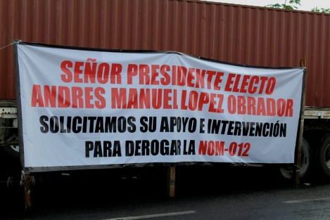 Empresarios del ramo transportista pidieron la intervención del presidente electo Andrés Manuel López Obrador para que al asumir el poder, derogue la norma -012, referente a las dimensiones de las unidades permitidas.