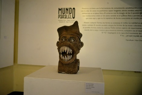 En la galería de la biblioteca Carlos Fuentes, la cual regularmente expone el trabajo de jóvenes talentos, se encuentra la exposición Mundo Paralelo, de los artistas plásticos Antonio Oliva, Pablo Rosales, Deneb LM y Gamaliel Oliva (Hari Chandler). 