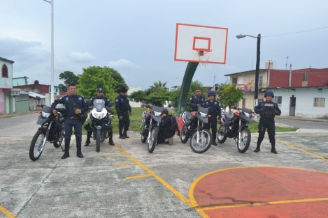 Capacitan a policías municipales en el uso de motopatrullas.
