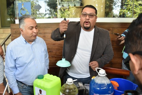 Sergio Rodríguez  Cortez, diputado de ya no se sabe de cuál partido, acudió en conocido café del centro, donde dijo que como consejero nacional del PRD denunciará las irregularidades que se cometieron por parte del actual dirigente del PRD en Veracruz. 