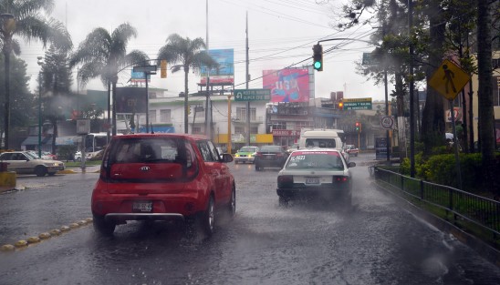 Se espera un viernes y sábado lluviosos con probabilidad de tormentas (actividad eléctrica, ráfagas de viento y probabilidad de caída de granizo). Lo anterior como consecuencia de la interacción de una vaguada sobre el suroeste del Golfo de México y la Onda Tropical No. 12 .