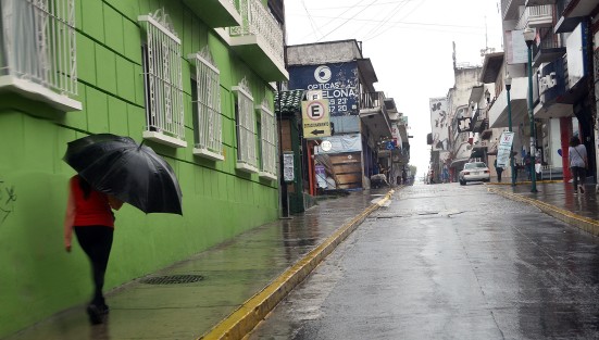 Se espera un viernes y sábado lluviosos con probabilidad de tormentas (actividad eléctrica, ráfagas de viento y probabilidad de caída de granizo). Lo anterior como consecuencia de la interacción de una vaguada sobre el suroeste del Golfo de México y la Onda Tropical No. 12 .