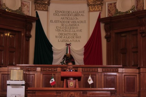 El gobernador Miguel Ánge Yunes Linares,  en conferencia de prensa reconoció el triunfo de Cuitláhuac García Jiménez, como el próximo gobernador de Veracruz. Destacó la participación de los demás candidatos y el hecho de que ninguno de ellos impugnaran la decisión de los veracruzanos. A través de esta conferencia, Yunes Linares invitó a quien será su sucesor, a reunirse en Palacio de Gobierno, y en cuando sean los tiempos la entrega - recepción iniciará. 