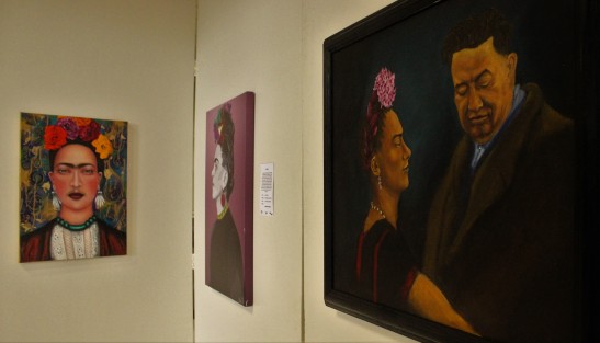 En los pasillos del Palacio Legislativo se presenta la exposición colectiva multidisciplinaria Alas para volar, homenaje a Frida Khalo.