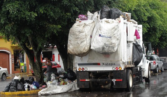 Ya se ven circulando los camiones recolectores de basura de Limpia Pública.