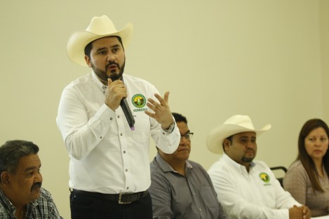 El presidente de la Unión Agrícola Estatal de Productores de Maíz, José Ángel Contreras, presidió el taller de tecnificación <em>Muestreo y Análisis de Calidad de Granos</em>. Le acompañó el  diputado federal electo de MORENA, Julio Carranza. 