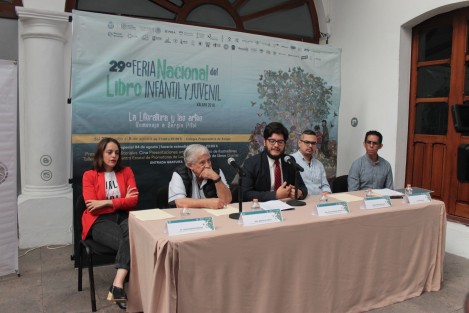 En la Galería del Estado de Xalapa, fue presentada la 29 Feria Nacional del Libro Infantil y Juvenil Xalapa 2018, con el tema <em> La Literatura y las Artes, Homenaje a Sergio Pitol, a realizarse del 27 de julio al 5 de agosto de 2018 en su tradicional sede del Colegio Preparatorio de Xalapa. 