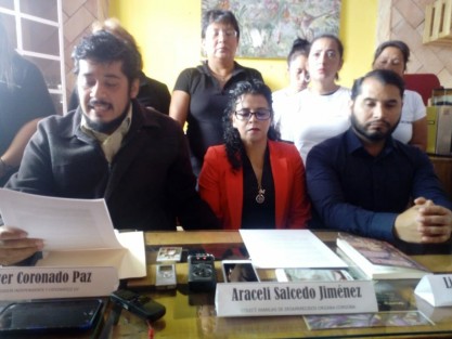 El periodista Oliver Coronado Paz, en conferencia de prensa, acompañado de integrantes del colectivo de familiares de desaparecidos de la zona Orizaba-Córdoba y del diputado local Rogelio Rodríguez, acusó a Juan Ramón Herebia, de diferentes delitos y violaciones a sus derechos humanos.