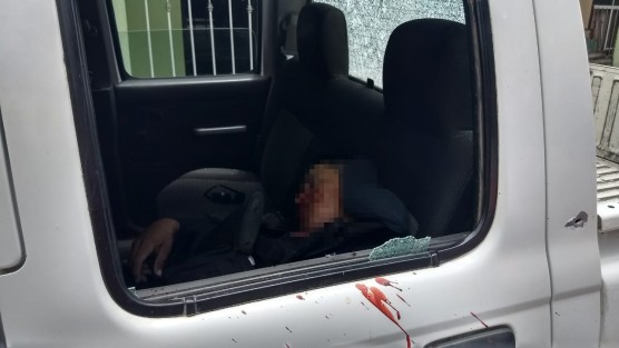 Tres elementos policíacos muertos y dos más heridos de gravedad fue el resultado de un enfrentamiento que tuvieron este mediodía en Laguna Chica, municipio de Tezonapa que se prolongó a Motzorongo por la carretera estatal.