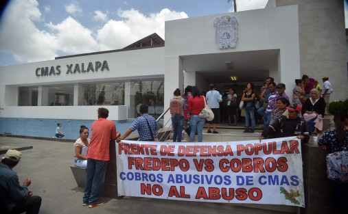 Ya comenzaron a salir las organizaciones como FREDEPO a exigir nuevamente obras, y en este caso una red de agua  para colonias irregulares y que por mucho tiempo estuvieron pasivos en este gobierno que ya se va.  