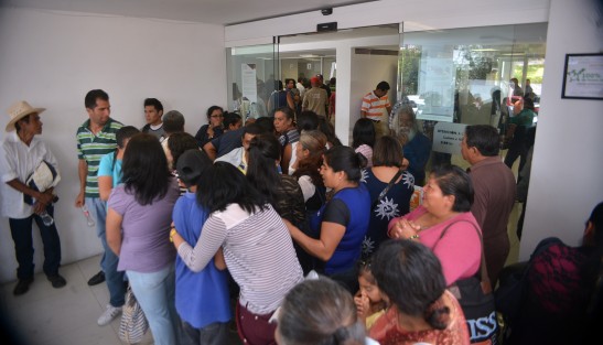 Ya comenzaron a salir las organizaciones como FREDEPO a exigir nuevamente obras, y en este caso una red de agua  para colonias irregulares y que por mucho tiempo estuvieron pasivos en este gobierno que ya se va.  