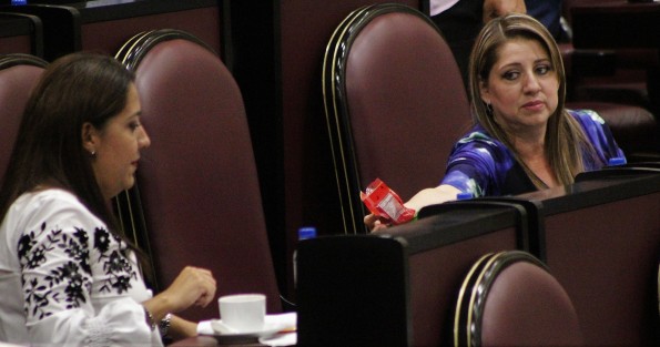 Las diputadas y diputados de la LXIV Legislatura de Veracruz aprobaron la segunda etapa de dos proyectos de decreto que reforman diversas disposiciones de la Constitución Política del Estado de Veracruz, relativas a la comparecencia del Gobernador ante este Poder y en relación a la autonomía de la Editora de Gobierno.