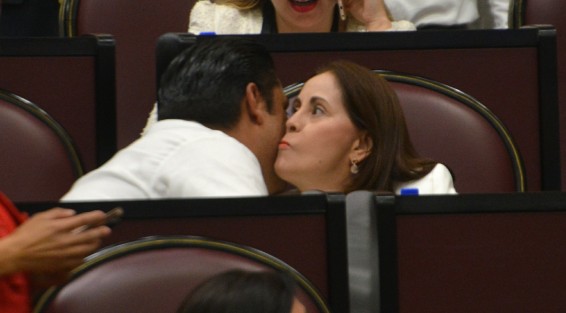 Con una asistencia que hacía meses no se daba, se llevó a cabo la sesión de la legislatura de hoy. Lo novedoso es que regresaron la mayoría de los diputados que habían pedido licencia para andar de chapulines.