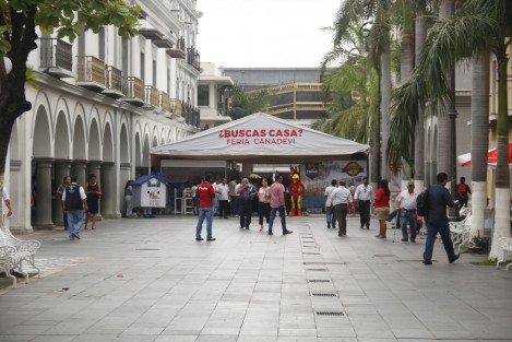 En la ciudad de Veracruz, se realizó la Segunda Feria de la Vivienda CANDEVI 2018. La delegada del INFONAVIT, Diana Félix Andrade, y el presidente de CANADEVI Veracruz, Jorge Arturo Flores Lhoman, asistieron al evento.   