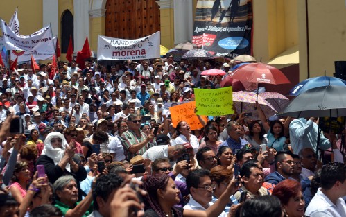 Cuitláhuac García Jiménez dio un mensaje en la Plaza Lerdo de Xalapa, a una semana de haber recibido su constancia como gobernador electo de Veracruz. 