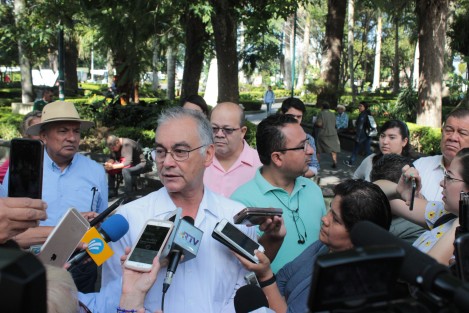 Acusaron el incumplimiento de la palabra del actual gobernador, Miguel Ángel Yunes , quien les aseguró a fines de 2017 que en febrero de 2018 iniciarían los pagos,mismos que no se han concretado. 