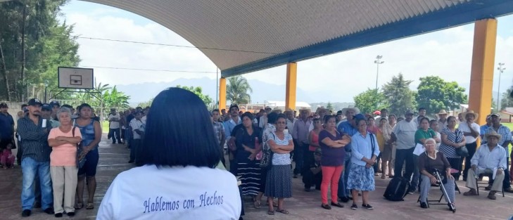 Dicho apoyo consiste en la entrega de 2,500 pesos que serán utilizados para adquirir fertilizantes y foliares, además de 500 plantas de café para cada productor, quienes podrán elegir libremente y de forma transparente el proveedor que mejor les parezca para adquirir sus paquetes de productos. 
