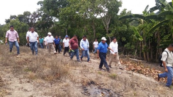 El alcalde de Papanla, Mariano Romero González, realizó un recorrido por un predio que durante años había sido solicitado por los habitantes de esta comunidad para ser utilizado como cementerio, por lo que luego de una serie de tramites por la actual administración, esto será una realidad. 