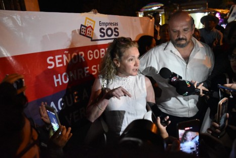Pese a haber sufrido los empresarios jalones por parte de quienes los desalojaron, el Gobierno del Estado emitió un comunicado en el que aseguran que fueron amablemente invitados a retirarse. 