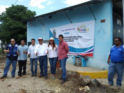El alcalde del municipio de Teocelo, Mario Antonio Chama Díaz, recorrió acompañado de su equipo de trabajo parte de las 26 obras que están en proceso.