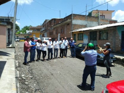 El alcalde del municipio de Teocelo, Mario Antonio Chama Díaz, recorrió acompañado de su equipo de trabajo parte de las 26 obras que están en proceso.