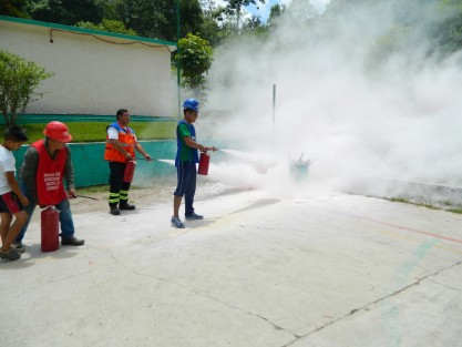 Realizan simulacro en el CSS del IMSS en Tlapacoyan.
