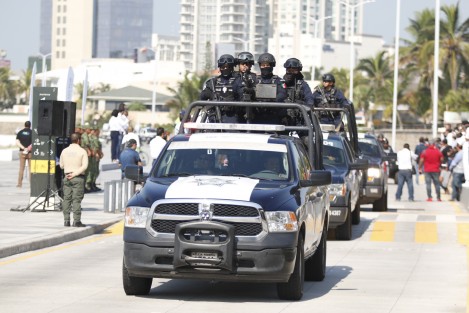 Se puso en marcha el Operativo de Vacaciones de Verano 2018. Participan corporaciones de rescate y auxilio de la Policía Federal, MARINA, Ejército Mexicano y Secretaría de Seguridad Pública. El gobernador Miguel Ángel Yunes Linares, fue el encargado de dar el banderazo de arranque.