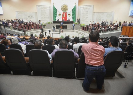 Con el reacomodo en las bancadas en la LXIV Legislatura de Veracruz, el PAN se queda corto para la aprobación de nombramientos de magistrados y fiscal anticorrupción sugeridos por el gobierno estatal.   