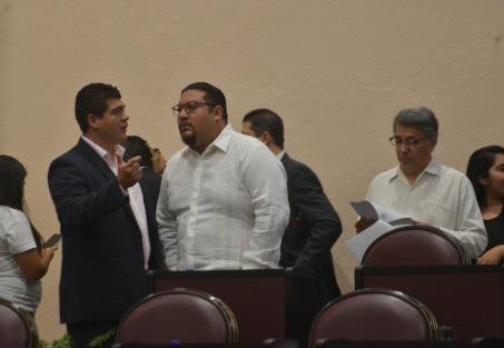 Dimes y diretes entre el diputado Sergio Rodríguez  y el diputado Rodrigo García Escalante, por la deuda pública que deja el gobierno actual. El diputado Rodríguez no dejó de mentarle (mencionarle) a su padre a su compañero. 
