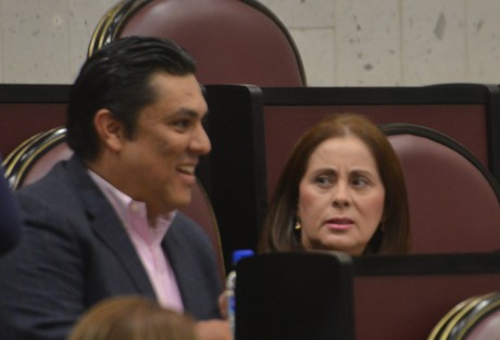 Ahora sí, ya le podrán pisar la cola al perro, luego de que fuera aprobada en el Congreso de Veracruz la reforma presentada por Vicente Benítez, que prohíbe la mutilación animal, tales como cortes de cola, orejas, sección de cuerdas vocales o extirpación de uñas o dientes. 