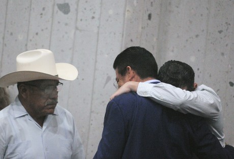 No llores como niño lo que no supiste debatir como diputado. 