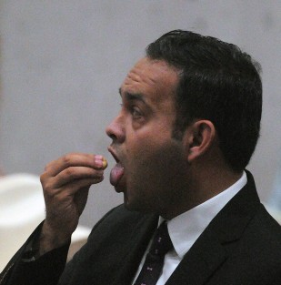 Diputado Botanas.