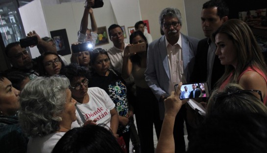 Familiares de personas desaparecidas exigieron en el Congreso que se apruebe la iniciativa de ley de personas desaparecidas en Veracruz. Fueron atendidos por una comisión encabezada por el diputado Gregorio Murillo.   