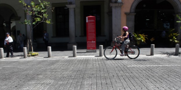 Así lucen las calles de Xalapa en este periodo vacacional, pero seguramente este domingo por la mañana todos querrán circular por Ávila Camacho.  