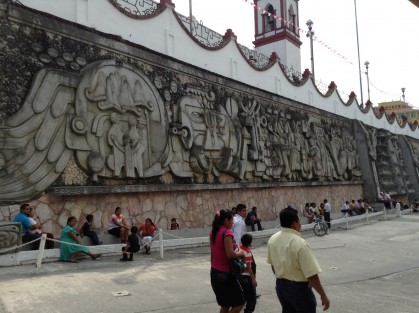 Con el objetivo de impulsar turísticamente al municipio de Papantla y otorgar una fuente de ingresos a la población, el Gobierno Municipal que preside, Mariano Romero González, a través de la dirección de Turismo Municipal, ha puesto en marcha la convocatoria de Guía de Turista Especializado en el Centro Histórico de Papantla.