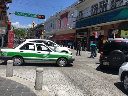 Aunque el cierre para la Vía Recreativa en el centro de Xalapa no contemplaba el tramo de Enríquez de Carrillo Puerto a Dr. Lucio, agentes viales cerraron también ese tramo, para molestar a quién sabe quién. 