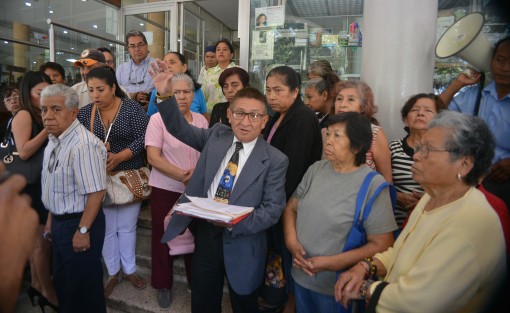 Un grupo de vecinos se quejó ante la falta de obras por parte del ayuntamiento; a decir del presidente  Vanguardia Política Veracruzana, los colectores y demás obras ya presentan una serie de problemas por la mala calidad de la obra.