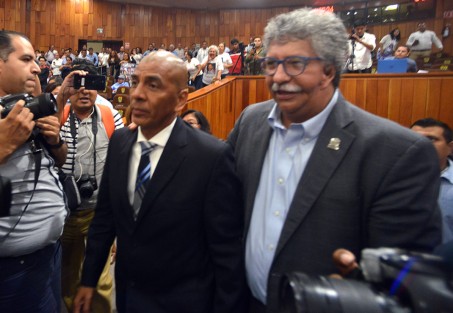 Haciendo uso de todas las artimañas posibles y su supremacía en las comisiones, diputados panistas y sus aliados lograron colocar a Marcos Even Torres, propuesto por Miguel Ángel Yunes, como fiscal anticorrupción. 