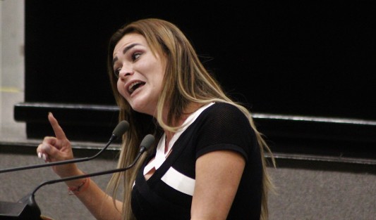 Maryjose Gamboa, de las diputadas más repudiadas por los presentes en la sesión del Congreso de este martes.