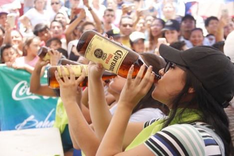 En el marco de las fiestas de Santa Ana, en Boca del Río, Ver., realizaron concursos de comelones, yardas, palo encebado y cuerdas; aunque para nada tengan que ver con la fiesta religiosa.