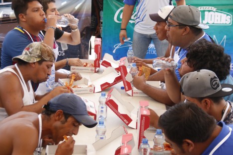 En el marco de las fiestas de Santa Ana, en Boca del Río, Ver., realizaron concursos de comelones, yardas, palo encebado y cuerdas; aunque para nada tengan que ver con la fiesta religiosa.